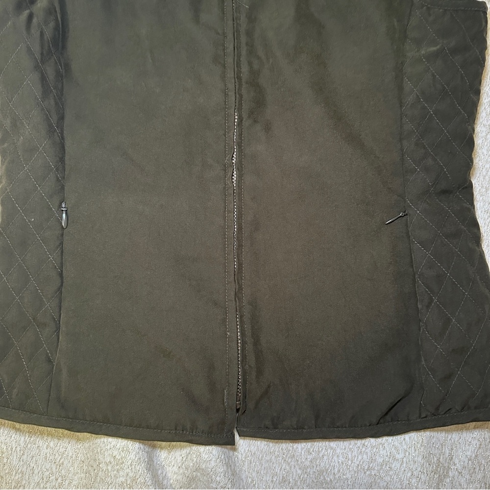 Columbia Women's Dark Green Quilted Vest - Picture 4 of 5